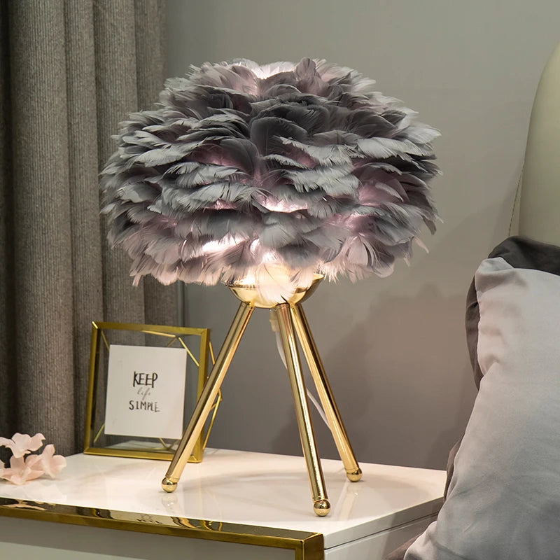 LumaPlume™ Romantic Feather Table Lamp – Crafted with Natural Goose Feathers