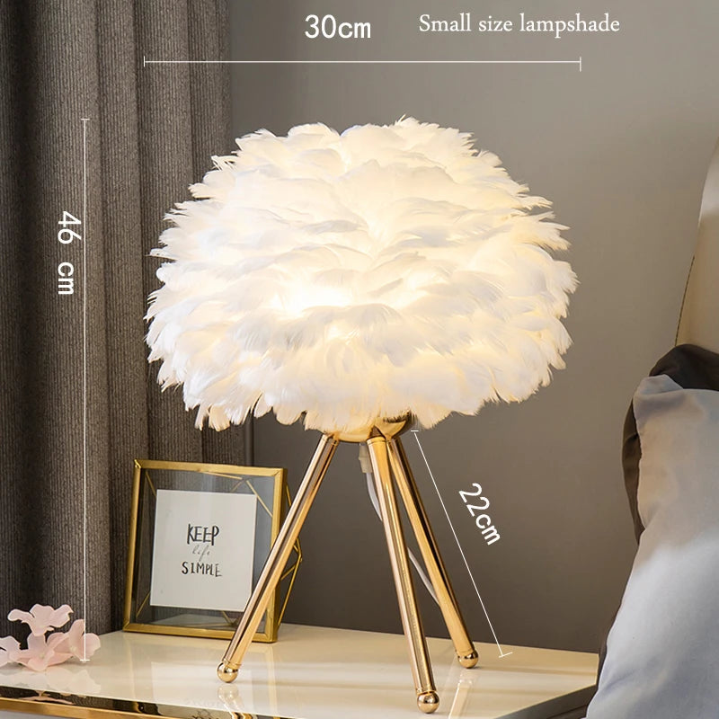LumaPlume™ Romantic Feather Table Lamp – Crafted with Natural Goose Feathers