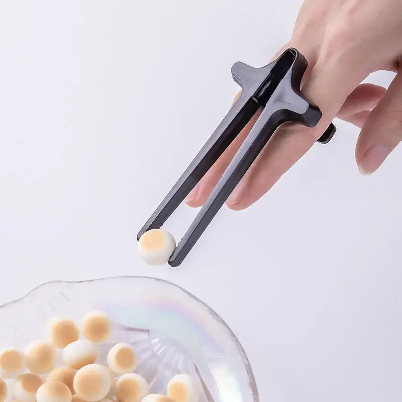 Finger Chopsticks for Gamer Gaming Snack Clips Plastic Chopstick Snack Food Finger Tongs Lazy Artifact Assistant Finger Tool