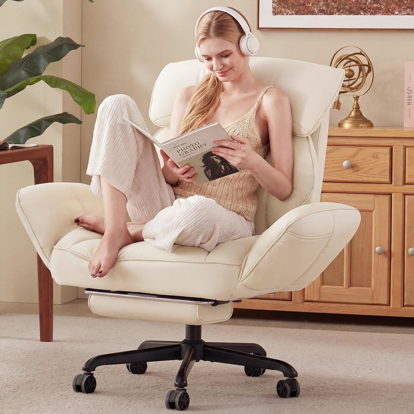 Cross Legged Office Chair with Pivoting Armrests,Criss Cross Chair with Pocket Spring Seat & Back,Reclining Computer Gaming Chair with Footrest and Metal Base (Cream)