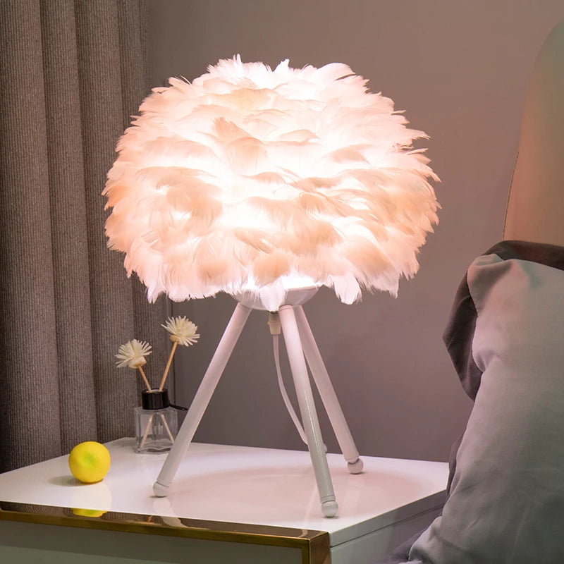 LumaPlume™ Romantic Feather Table Lamp – Crafted with Natural Goose Feathers