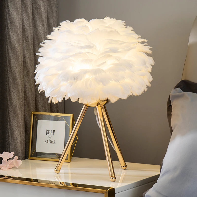 LumaPlume™ Romantic Feather Table Lamp – Crafted with Natural Goose Feathers