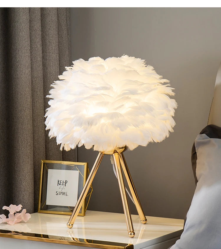 LumaPlume™ Romantic Feather Table Lamp – Crafted with Natural Goose Feathers