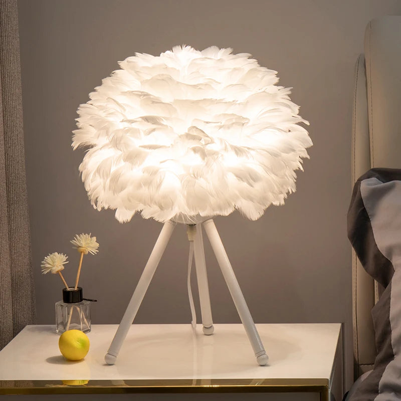 LumaPlume™ Romantic Feather Table Lamp – Crafted with Natural Goose Feathers