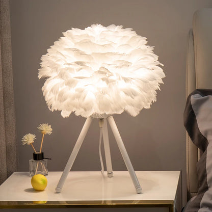 LumaPlume™ Romantic Feather Table Lamp – Crafted with Natural Goose Feathers