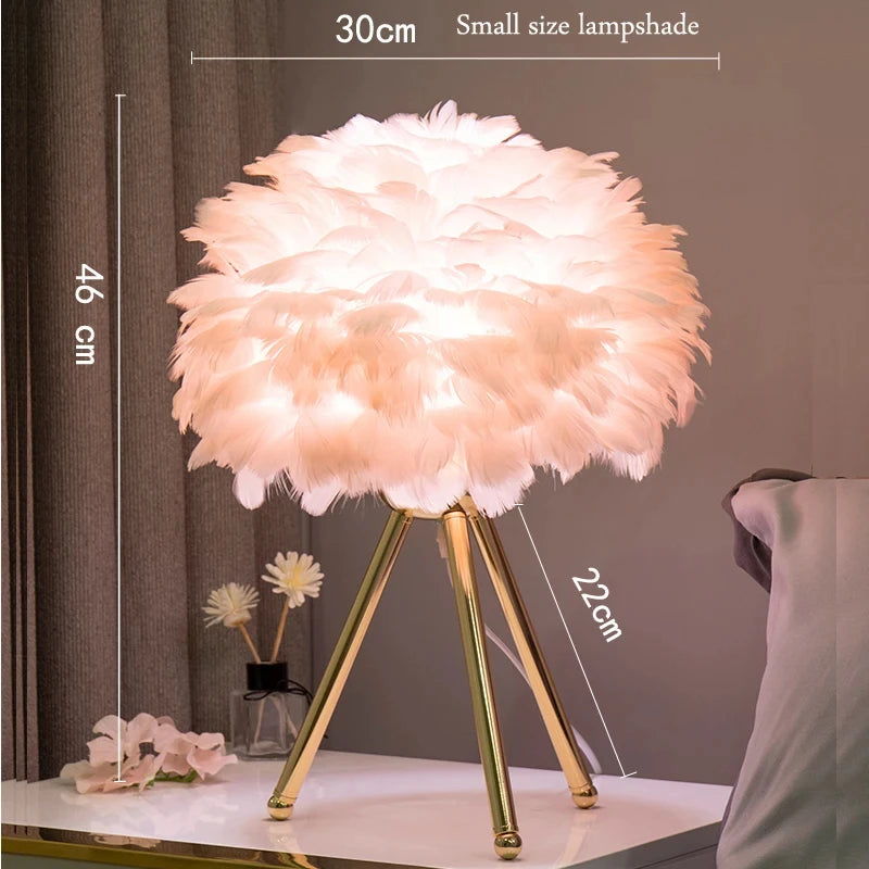 LumaPlume™ Romantic Feather Table Lamp – Crafted with Natural Goose Feathers